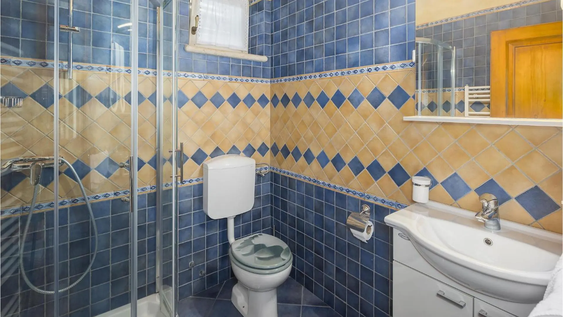 Holiday home Nice Home In Tinjan With Jacuzzi