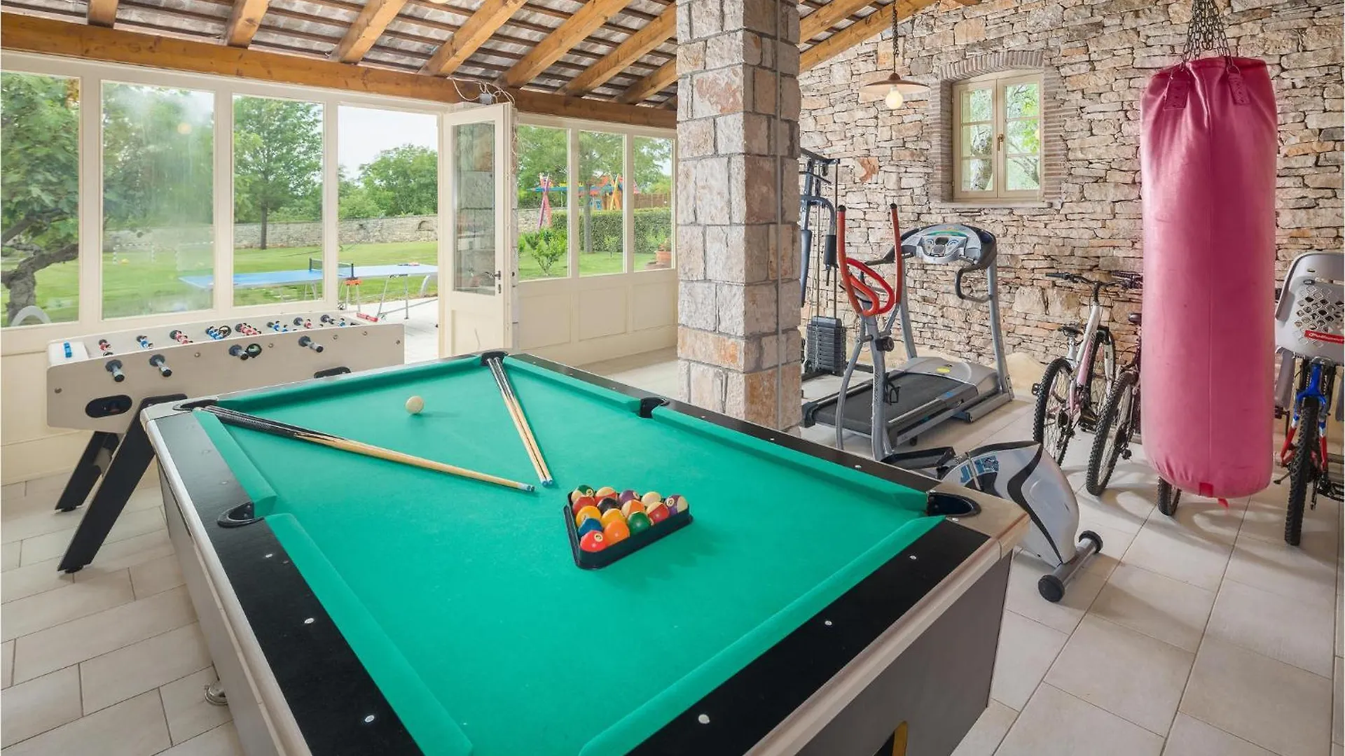 Holiday home Nice Home In Tinjan With Jacuzzi Croatia
