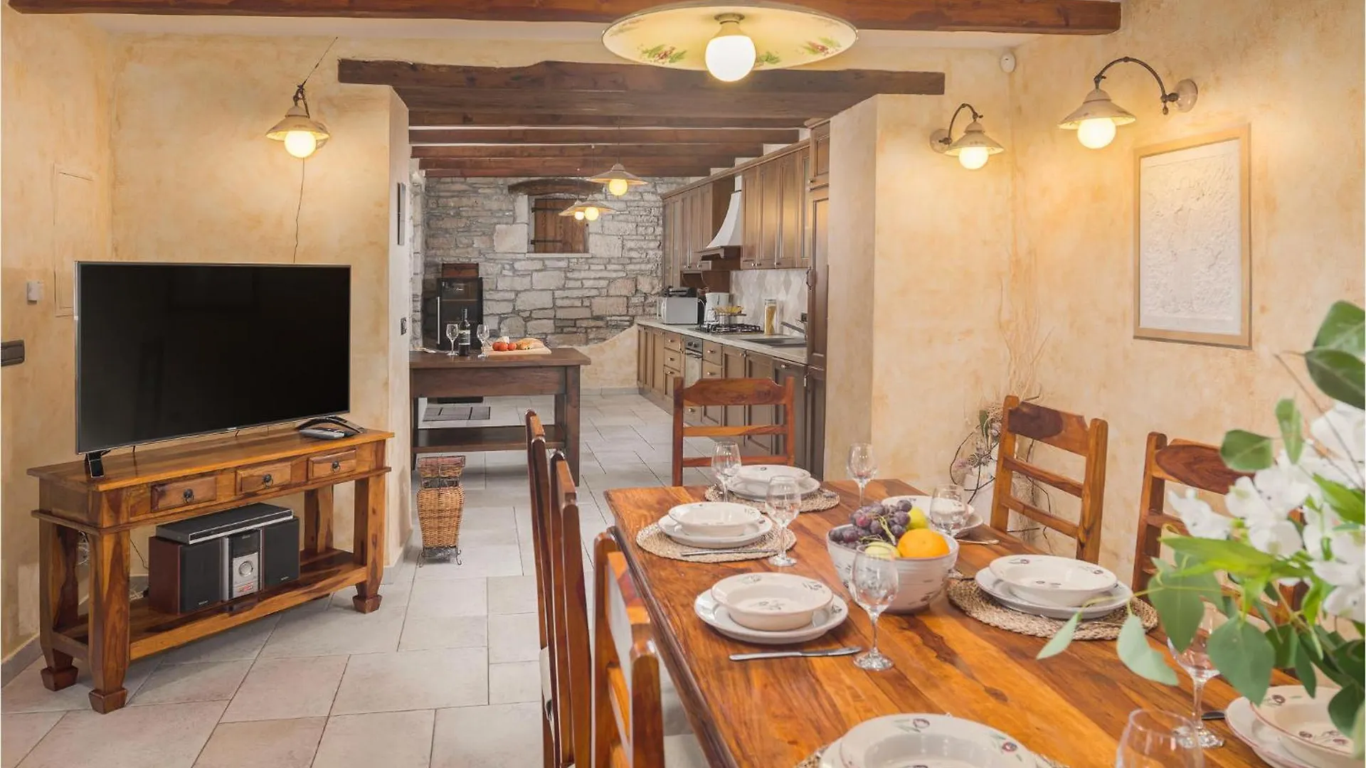 Holiday home Nice Home In Tinjan With Jacuzzi