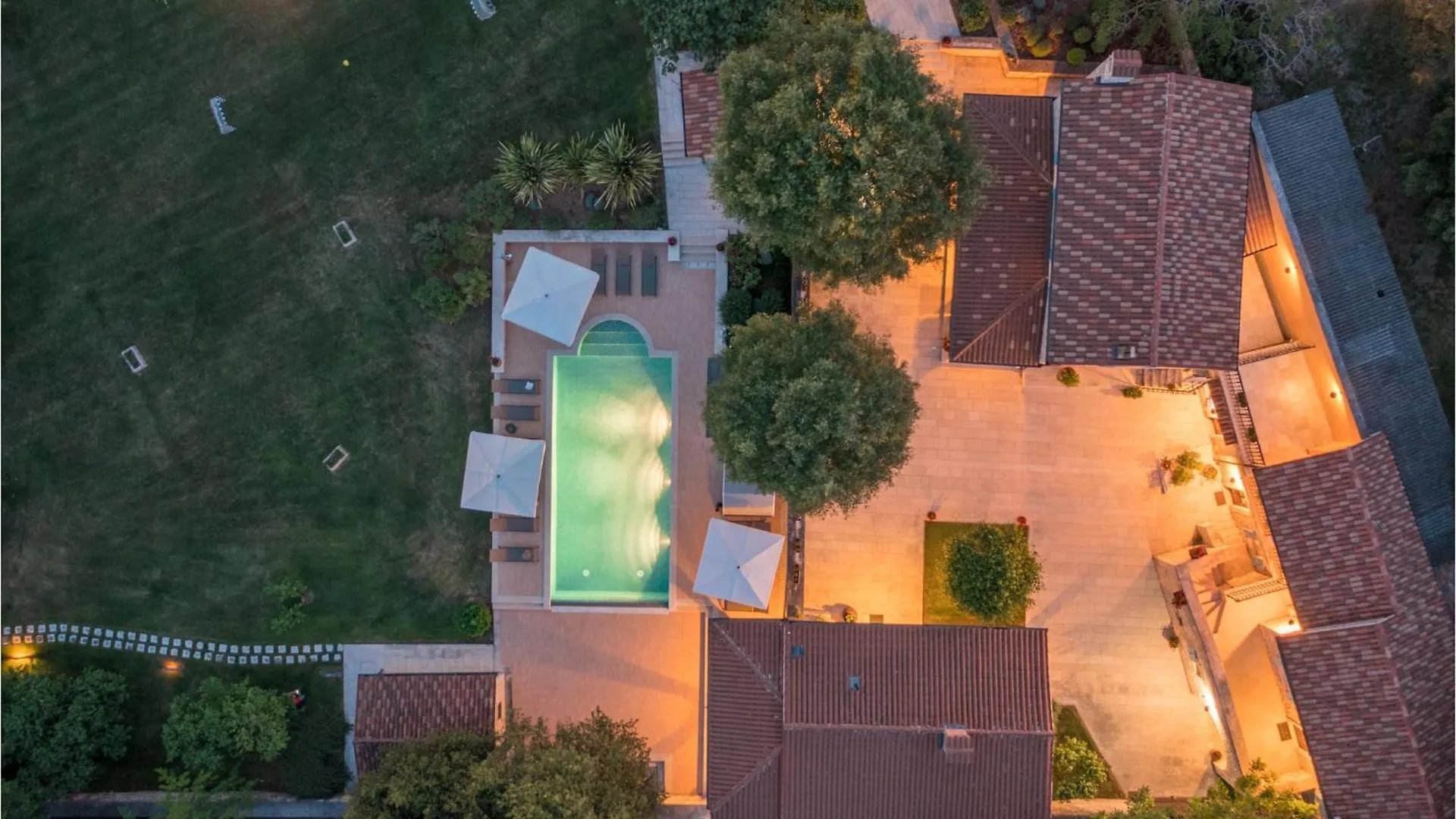 Nice Home In Tinjan With Jacuzzi 0*,