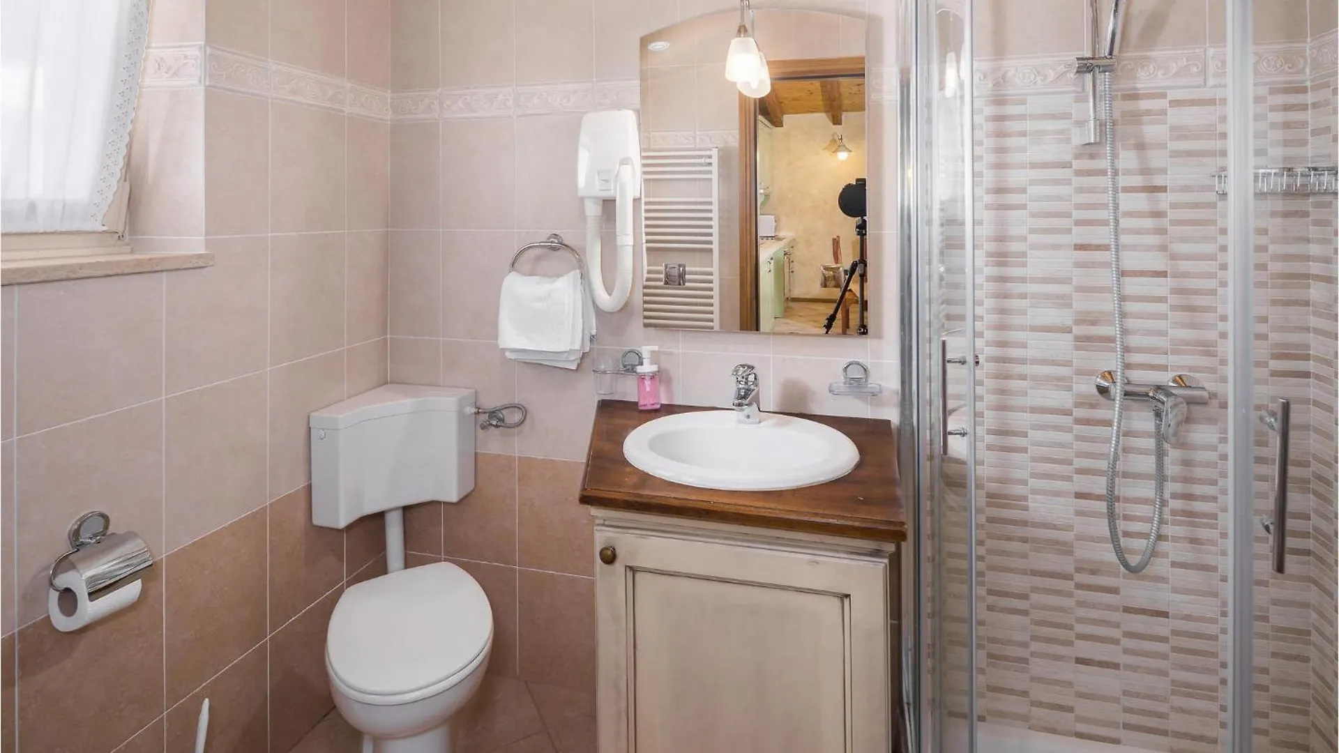 Nice Home In Tinjan With Jacuzzi Croatia