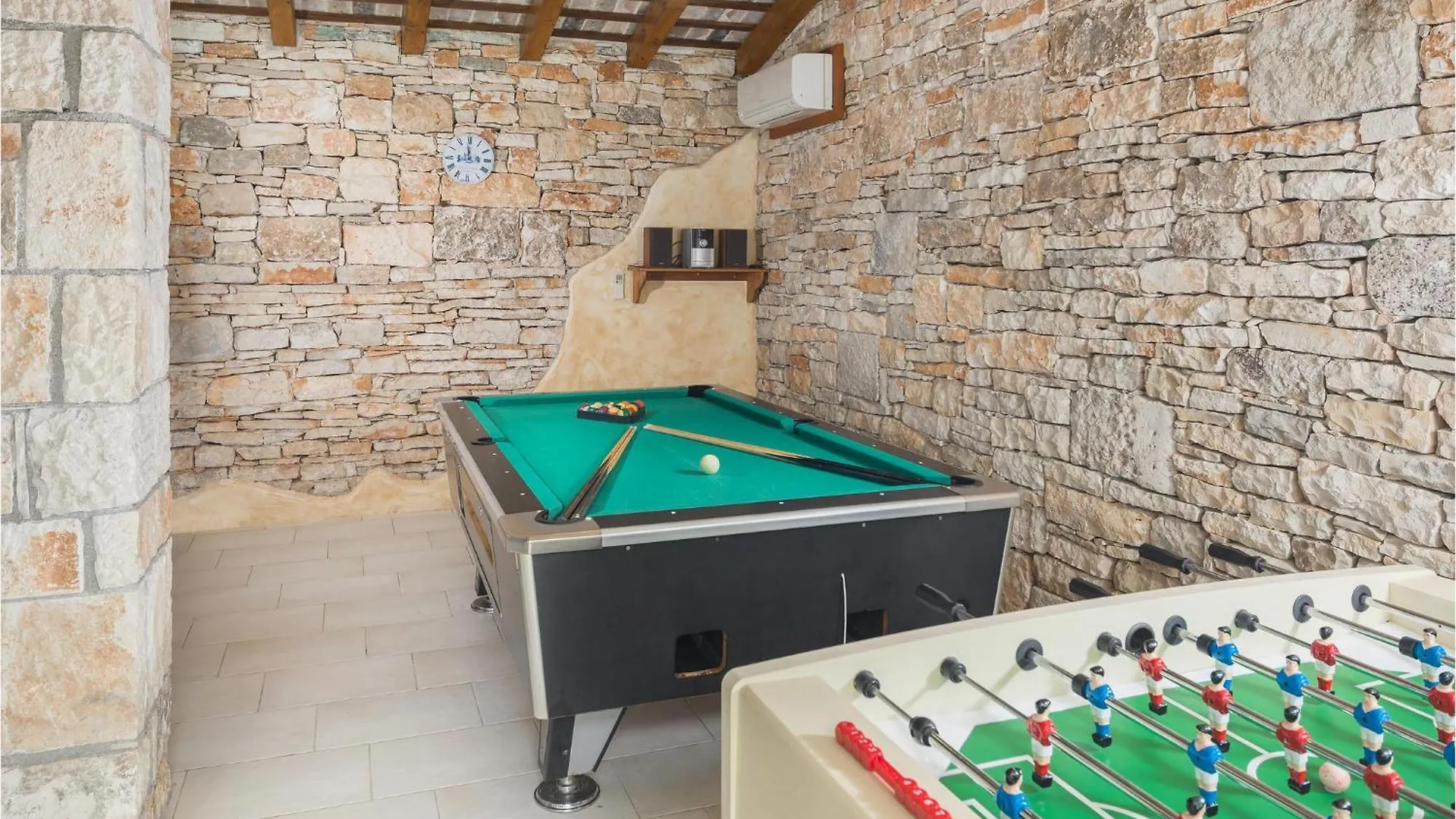 Nice Home In Tinjan With Jacuzzi 0*,  Croatia