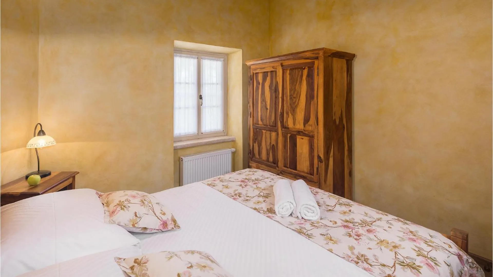 Holiday home Nice Home In Tinjan With Jacuzzi