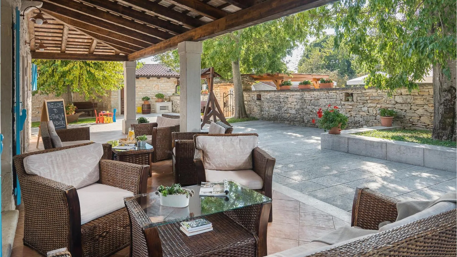 Nice Home In Tinjan With Jacuzzi 0*,