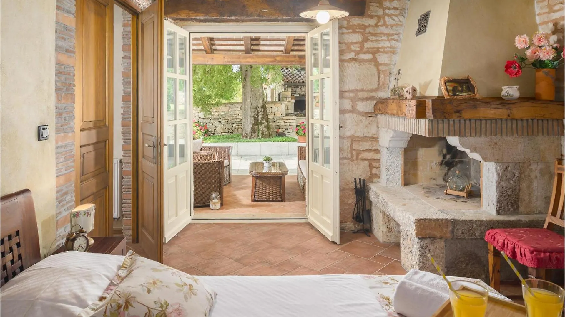 Nice Home In Tinjan With Jacuzzi Holiday home