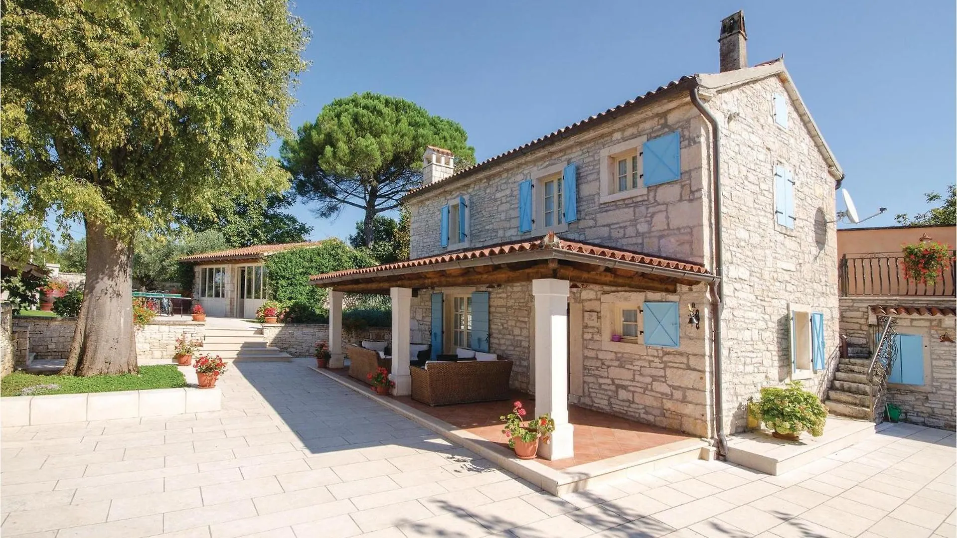 Holiday home Nice Home In Tinjan With Jacuzzi Croatia