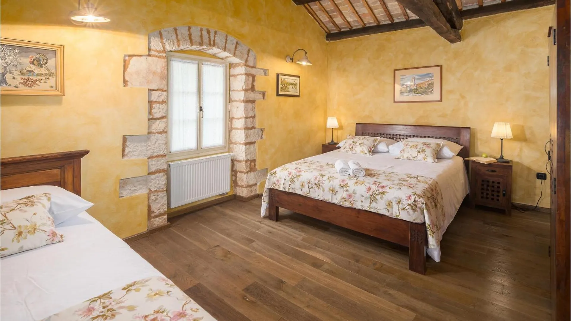 Nice Home In Tinjan With Jacuzzi Holiday home