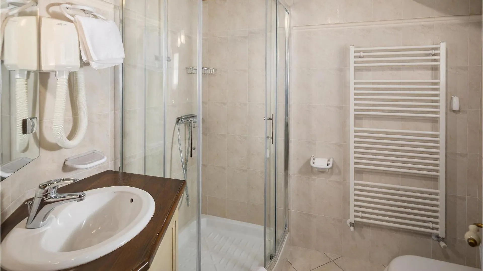 Nice Home In Tinjan With Jacuzzi Holiday home