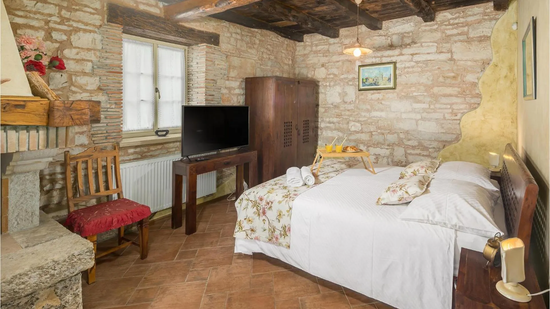 Nice Home In Tinjan With Jacuzzi Croatia