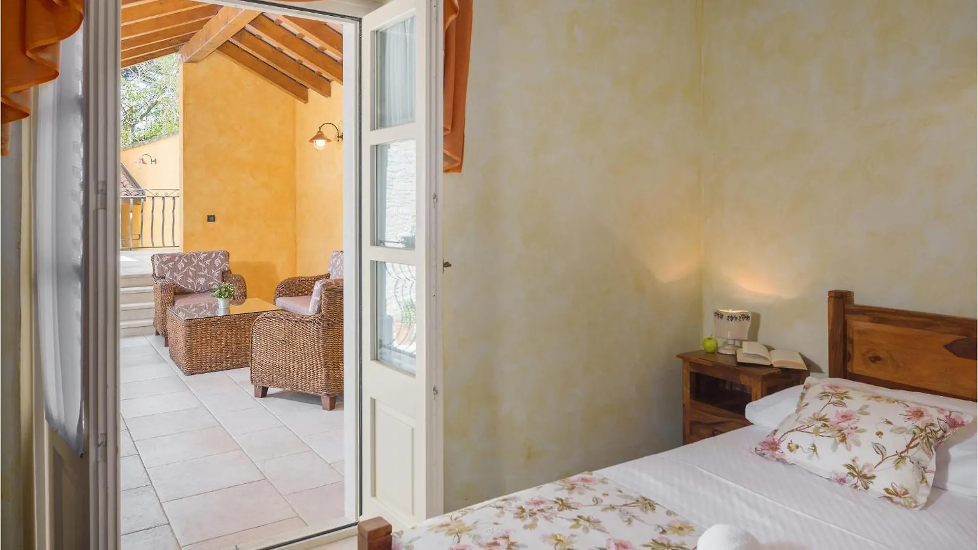 Nice Home In Tinjan With Jacuzzi Holiday home