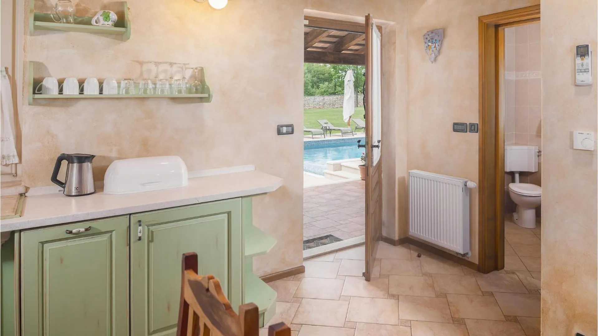 Holiday home Nice Home In Tinjan With Jacuzzi Croatia