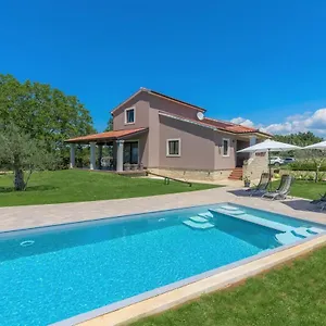 Ferienhaus House, Tinjan