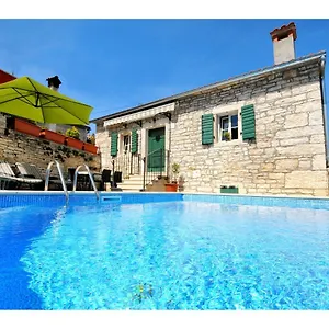 Villa Casa Antignana, Tinjan